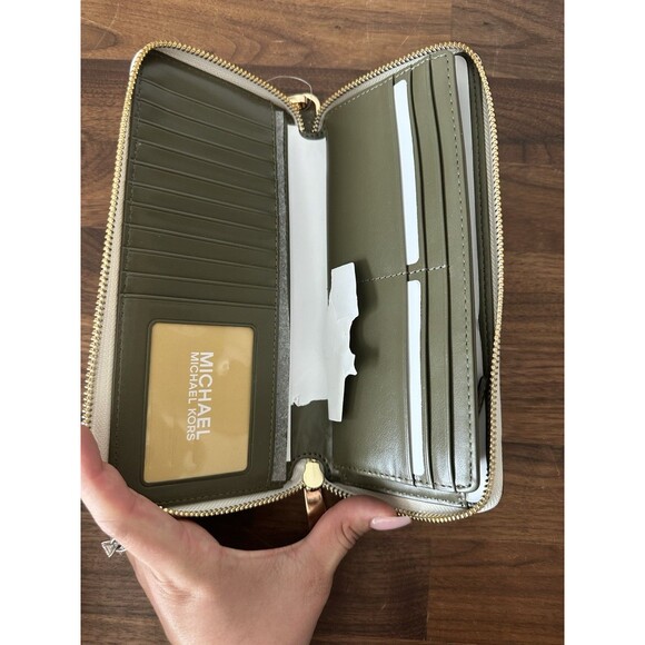 Michael Kors Jet Set Large Travel Continental Wallet Sage/Olive NWT - Picture 4 of 7